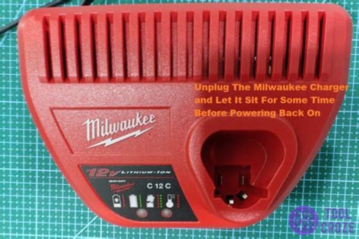 Milwaukee Charger Flashing Red And Green